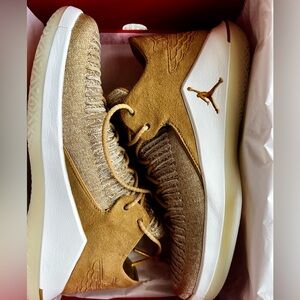 Air Jordan 32 Low Golden
